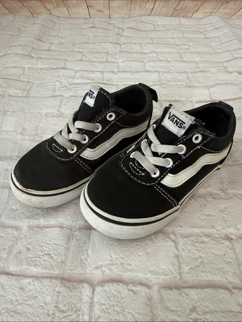 Vans Baby Toddler Kids Black and White Low-Top Skate Sneakers- Size 7